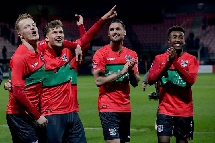 立了更加坚 立了更加坚