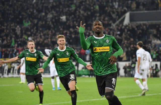 被迫中止 被迫中止